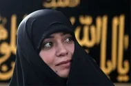 ببینید| اشک‌های الهام چرخنده در تجمعات شبانه برای رهبر شهید