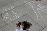 حرکت یک فعال حقوق بشر اسپانیایی در روز جهانی پناهندگی