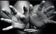 جسد دختر ۱۴ ساله پس از ۳۱ سال پیدا شد/ ناپدری اش او را زنده به گور کرده بود