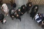 آموزش کار با اسلحه به زنان در میدان امام حسین تهران +عکس