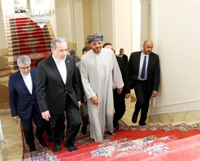دیدار عراقچی با وزیرخارجه عمان دیدار عراقچی با وزیرخارجه عمان